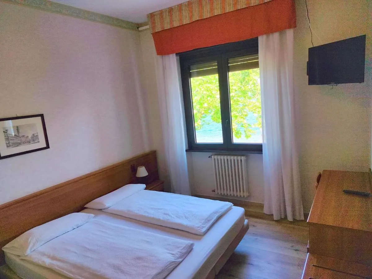 Hotel S.Maria Brenzone sul Garda 3*,