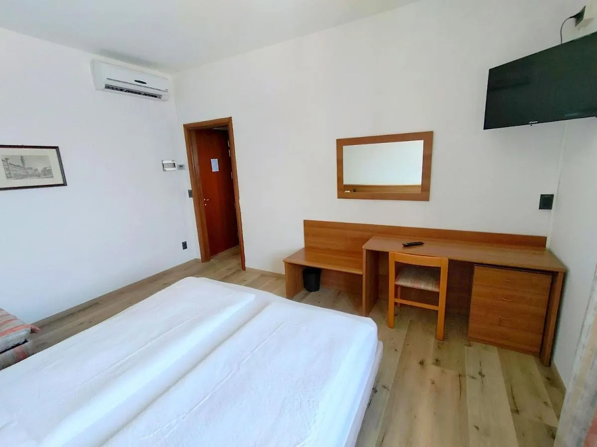 Hotel S.Maria Brenzone sul Garda 3*,